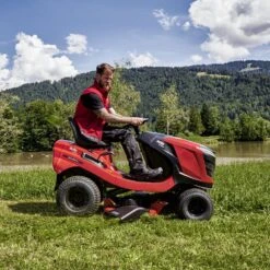 Solo By AL-KO T 15-93 HDS-A Comfort 93cm/36" Hydrostatic Side Discharge / Mulching Lawn Tractor -Garden Tool Store solo by al ko t22 111.3 hds a v2 lawn tractor lifestyle 2 2