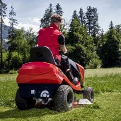 Solo By AL-KO T 18-111 HDS-A V2 Comfort 111cm/43.5" Hydrostatic Side Discharge / Mulching Lawn Tractor 20 Solo By AL-KO T 18-111 HDS-A V2 Comfort 111cm/43.5" Hydrostatic Side Discharge / Mulching Lawn Tractor -Garden Tool Store solo by al ko t22 111.3 hds a v2 lawn tractor lifestyle 3