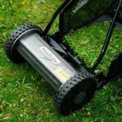 The Handy THHM Push Lawn Mower -Garden Tool Store thhm lifestyle 2
