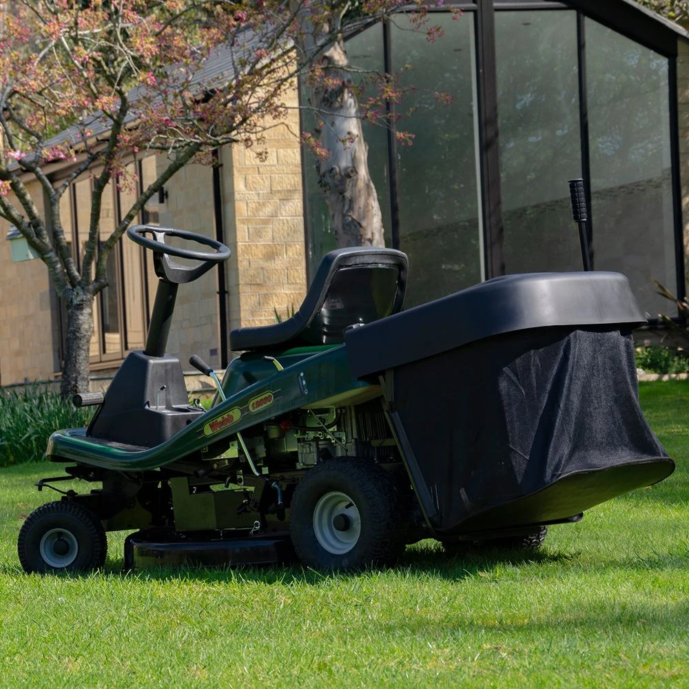 Webb 12530 77cm (30") Rear Collect Hydrostatic Ride-On Lawn Mower 8 Webb 12530 77cm (30") Rear Collect Hydrostatic Ride-On Lawn Mower - Image 6