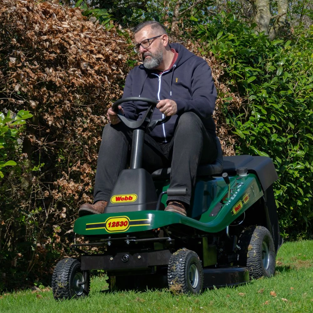 Webb 12530 77cm (30") Rear Collect Hydrostatic Ride-On Lawn Mower 9 Webb 12530 77cm (30") Rear Collect Hydrostatic Ride-On Lawn Mower - Image 7
