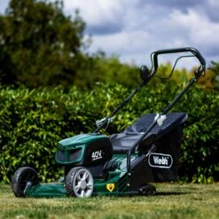 Webb WERR17LISPX2 Supreme 40V 3-in-1 Self-Propelled Rear Roller Cordless Lawn Mower (with 2 X 4Ah Batteries & Charger) -Garden Tool Store webb werr17lispx2 lawnmower lifestyle 1